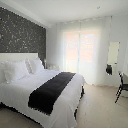 Hostal Somnis Suria Exterior photo