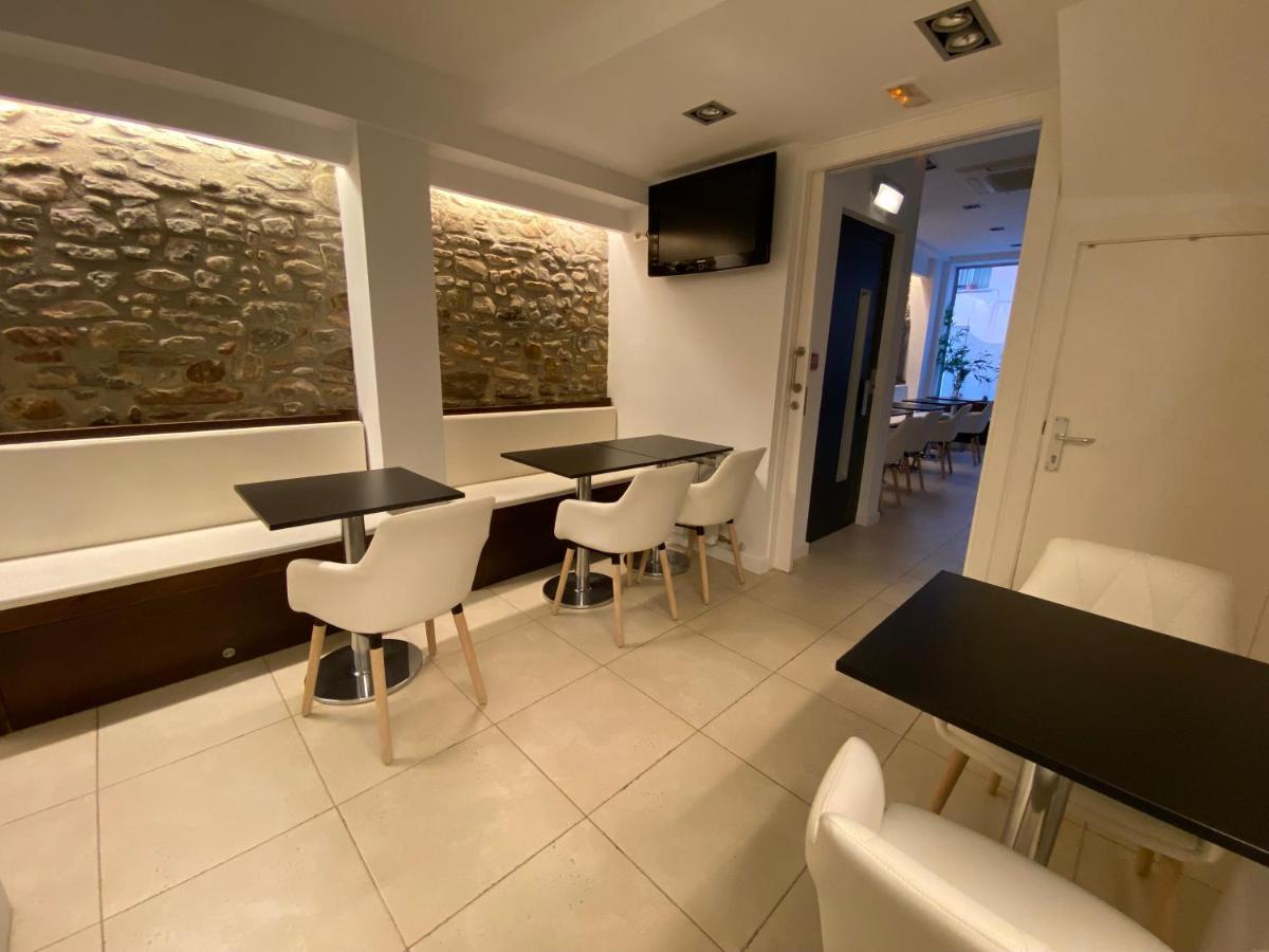 Hostal Somnis Suria Exterior photo