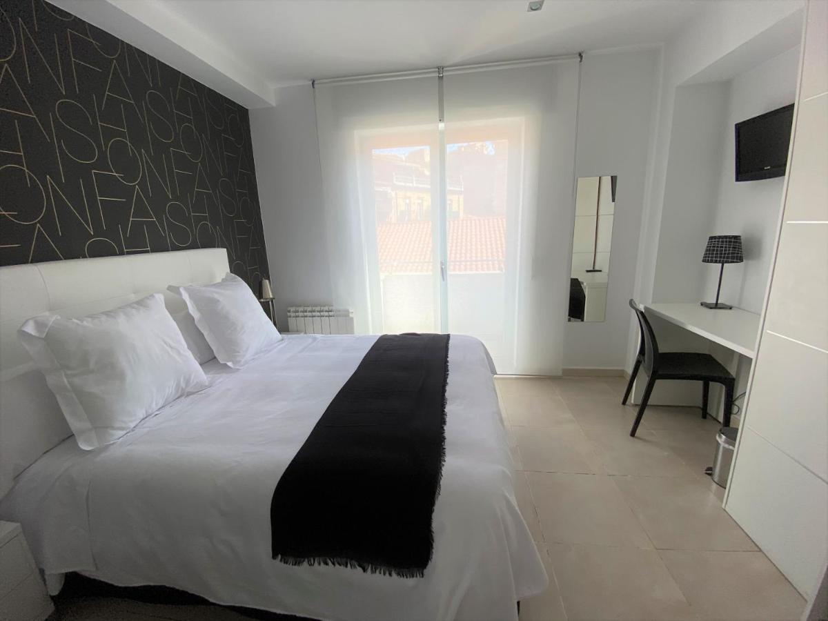 Hostal Somnis Suria Exterior photo